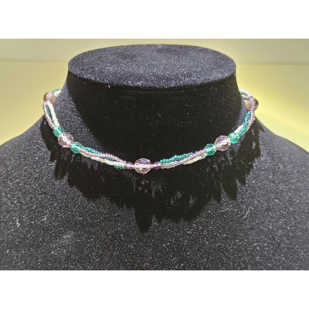 Vintage Purple Flourite, Lavendar Amethyst Beaded Necklace. Women's Jewelry.
